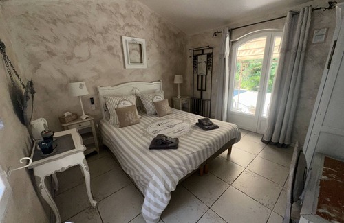 Cabries Bed & Breakfast | Double room-Comfort-Ensuite with Shower-Garden view