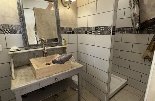 Cabries Bed & Breakfast | Double room-Comfort-Ensuite with Shower-Garden view