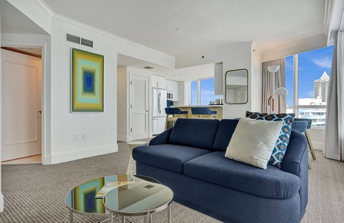 Mid Beach Apartment | Double Room Deluxe Suite 2BR/3BA in Fontainebleau