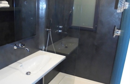 Ville-di-Pietrabugno House | Double room-Deluxe-Wet room-Sea view