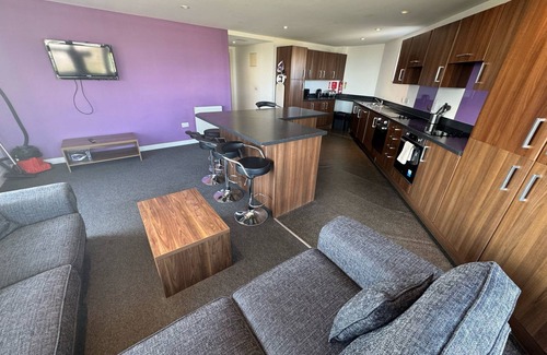 Plymouth Apartment | Double Room @ Derriford Stays by Pureserviced