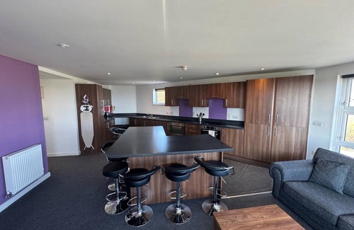 Plymouth Apartment | Double Room @ Derriford Stays by Pureserviced