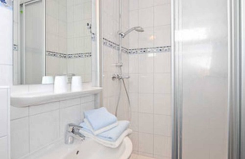 Neuharlingersiel Cottage | Double room - Double room in the Hotel-Pension Marlies
