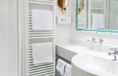 Dorfgastein Hotel | Double room for single occupancy with shower, WC - Römerhof, Landhotel