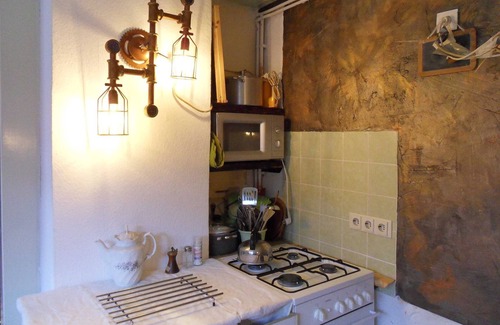 Husum Apartment | Double room Friesenstube - ArtPension EXTENDING FREQUENCY