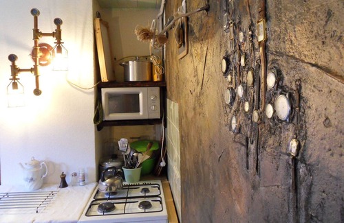 Husum Apartment | Double room Friesenstube - ArtPension EXTENDING FREQUENCY