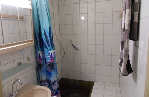 Husum Apartment | Double room Friesenstube - ArtPension EXTENDING FREQUENCY