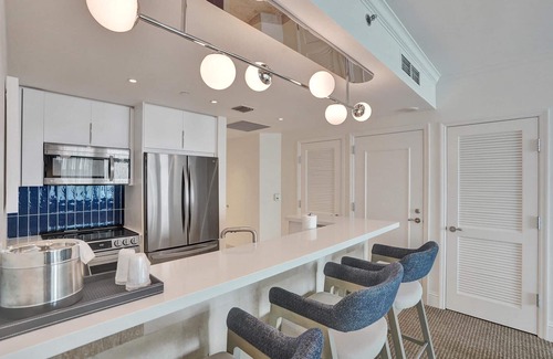 Mid Beach Apartment | Double Room Suite Bay View 2BD/3BTH Fontainebleau