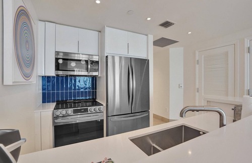 Mid Beach Apartment | Double Room Suite Bay View 2BD/3BTH Fontainebleau