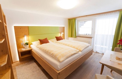 Filzmoos Bed & Breakfast | Double room with balcony, shower/bath/WC - Landhaus Vierthaler