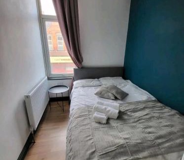 Levenshulme House | Double room with Bathroom and kitchenette