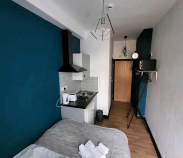 Levenshulme House | Double room with Bathroom and kitchenette