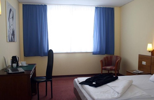 Kesselsdorf House | Double room with extra bed, shower or bath, WC - Quick Hotel Dresden West