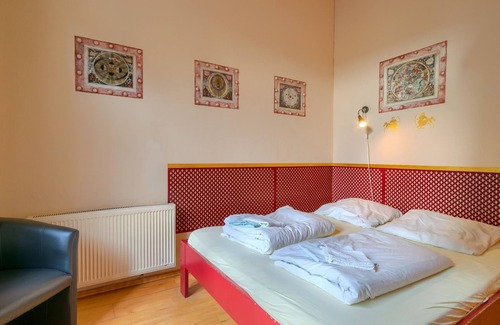 Outer Neustadt Hotel | Double room with private bathroom in Hostel Mondpalast