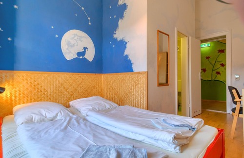 Outer Neustadt Hotel | Double room with private bathroom in Hostel Mondpalast