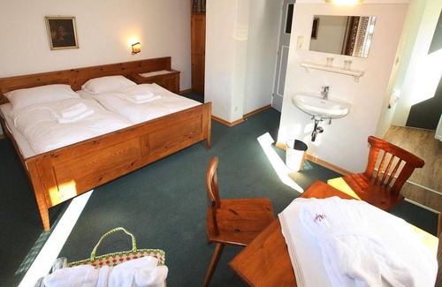Bruck an der Grossglocknerstrasse Other | Double room with shared shower and toilet - Alpenblick, Gästehaus