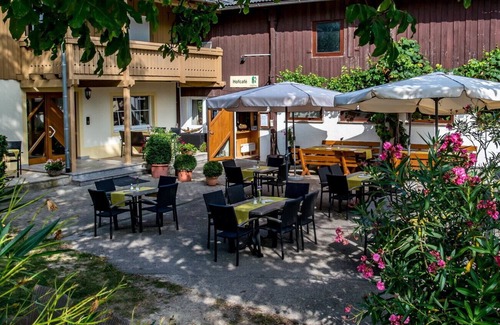 Opfingen Apartment | Double room with shower/WC and terrace