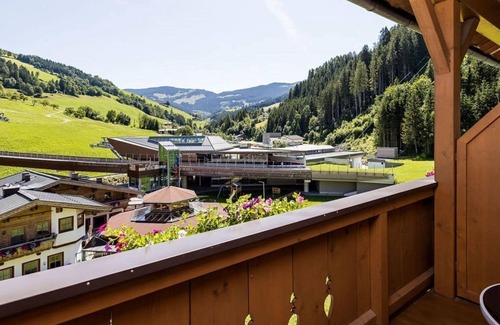Maria Alm am Steinernen Meer House | Double room with shower or bath, WC - Ferienhotel Langeck