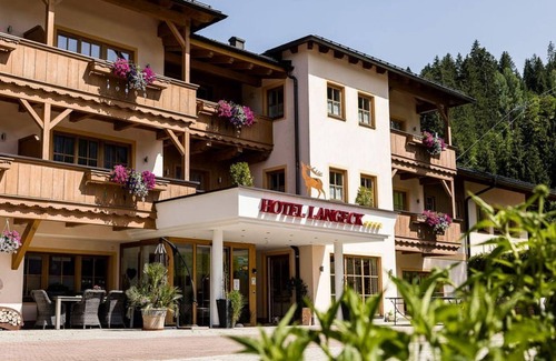 Maria Alm am Steinernen Meer House | Double room with shower or bath, WC - Ferienhotel Langeck