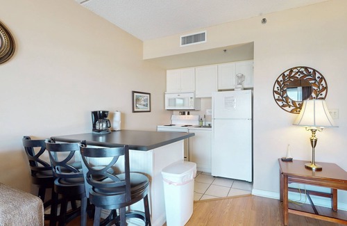 Wilmington Historic District Condo | Double-Unit Condo in Historic District with River View, Walk to Shops & Cafes