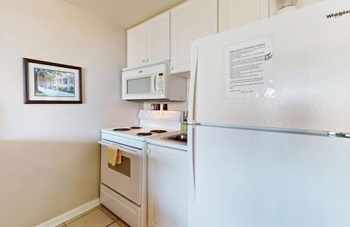 Wilmington Historic District Condo | Double-Unit Condo in Historic District with River View, Walk to Shops & Cafes