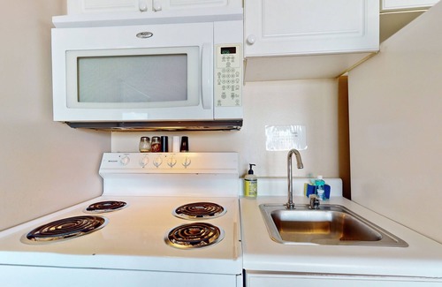 Wilmington Historic District Condo | Double-Unit Condo in Historic District with River View, Walk to Shops & Cafes