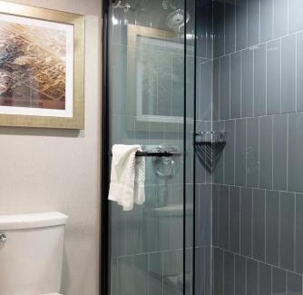 Crestline Heights Hotel | DoubleTree Birmingham Perimeter Park
