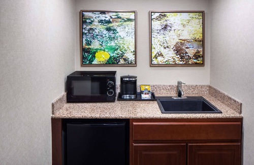 Thurston Hotel | DoubleTree by Hilton Ann Arbor North