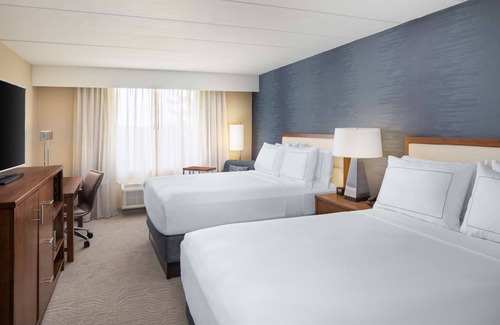 Thurston Hotel | DoubleTree by Hilton Ann Arbor North