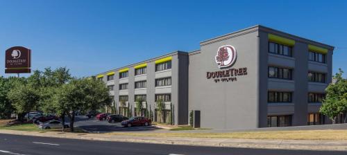 Waters Park Hotel | DoubleTree by Hilton Austin Northwest - Arboretum