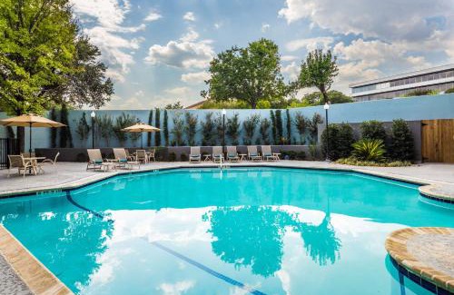 Waters Park Hotel | DoubleTree by Hilton Austin Northwest - Arboretum