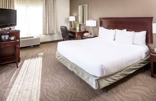 Milford Hotel | DoubleTree by Hilton Boston - Milford