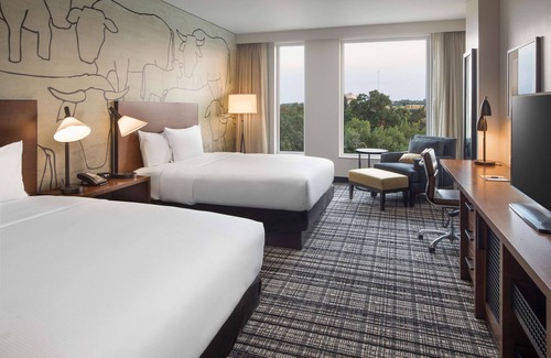 Greeley Hotel | DoubleTree by Hilton Greeley at Lincoln Park