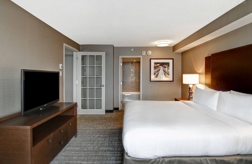 Jasper Place Hotel | DoubleTree by Hilton Hotel West Edmonton