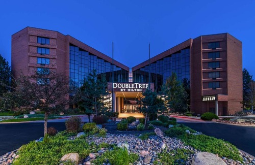Aurora Hotel | DoubleTree by Hilton Hotel Denver - Aurora