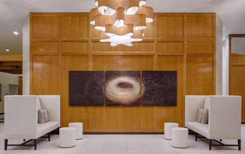 Greenway Plaza-Upper Kirby Hotel | DoubleTree by Hilton Hotel Houston Greenway Plaza