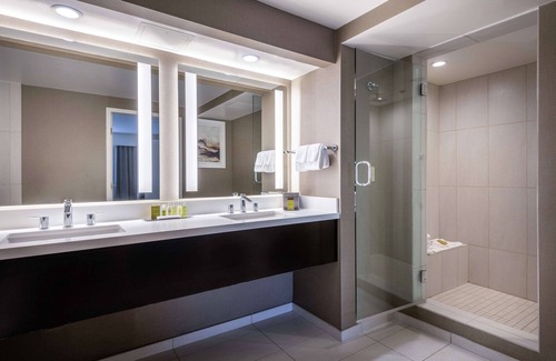 Norwalk Hotel | DoubleTree by Hilton Los Angeles - Norwalk
