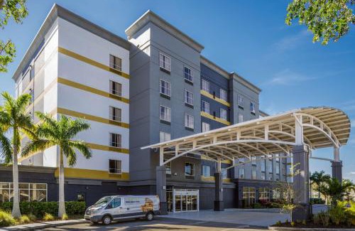 Trailer Estates Hotel | DoubleTree by Hilton Sarasota Bradenton Airport