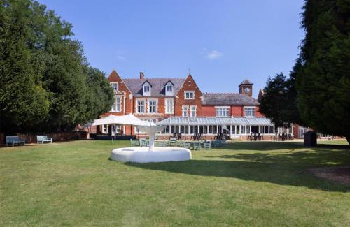Wokingham Hotel | DoubleTree by Hilton St. Anne's Manor