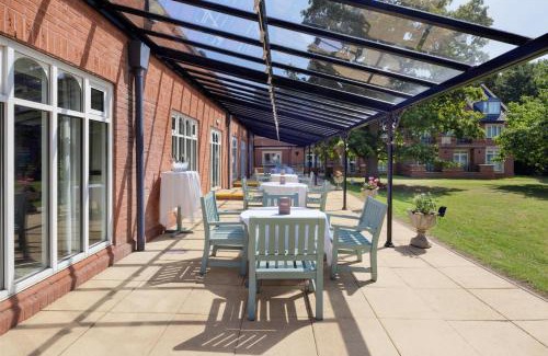 Wokingham Hotel | DoubleTree by Hilton St. Anne's Manor