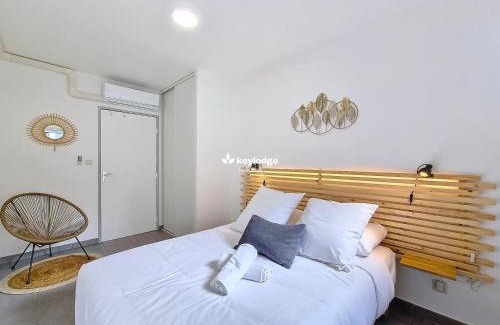 Centre-Ville Apartment | Douceur Exotique - 2 chambres - piscine partagée - centre-ville de Saint-Pierre