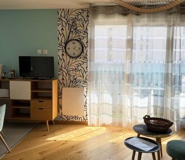Republique - Tolstoi Apartment | Douceur lyonnaise, Villeurbanne