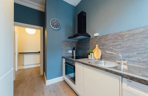 Tillicoultry Apartment | Douglas Street · Simply Stunning Stylish Stirling Apartment