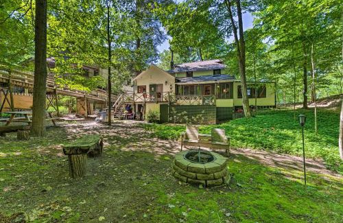 Douglas House | Douglas Whispering Winds Cottage with Beach!