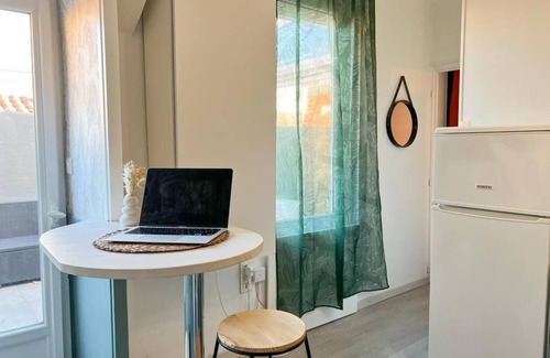La Gare Apartment | Doux Pavillon - La Canopée: 8min walk from the station