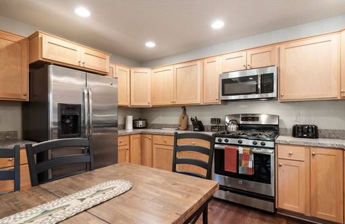 Dover House | Dover Dreamin' - 3 Bedroom 3 Bath Parkside Bungalow