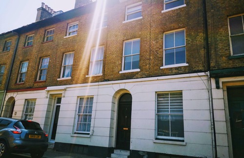 Dover House | Dover Town Rooms (Single Room 1)