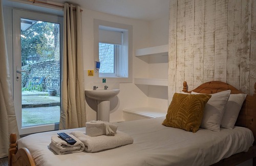 Dover House | Dover Town Rooms (Single Room 1)
