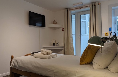 Dover House | Dover Town Rooms (Single Room 1)