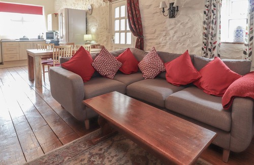 Llangollen Cottage | DOVETAIL COTTAGE, with a garden in Llangollen